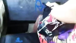 استمناء علني في الحافلة وفرك على فتاة ساخنة ترتدي ملابس ضيقة