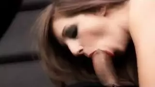 مشهد دبل بنتري مكثف مع فتاة سمراء منحنية