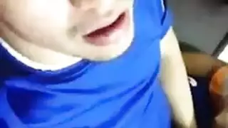 جميلة تايلاندية ناضجة تعطي مصة مبللة وحسية