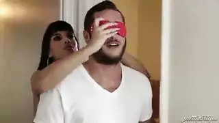 جلسة سحاق لمرة واحدة جعلتها تتوسل للمزيد