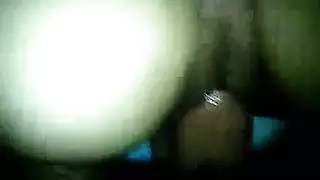 الغش زوجة متزوجة تأكل كس صديقها الحلو أمام الأسود والأبيض