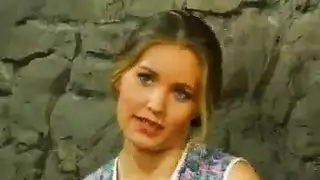 جلسة جماعية في مؤسسة إصلاحية: سجينات أجنبيات يستسلمن لقضيب الحارس