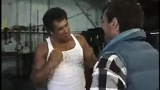 حبيبة كرتونية تئن بينما تُضرب بقوة