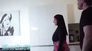 القضيب الألماني يملأ فرج المحجبة اللبنانية