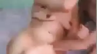 ضعف العاهرات، رجل محظوظ في أكشن بورنو عنيف