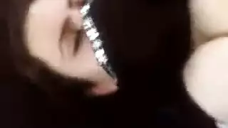 نيك بدوي قاسي: عاهرة غير مخلصة تركب في المركبة