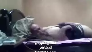 شريط جنس عربي: شقراء مغرورة تأخذ القضيب
