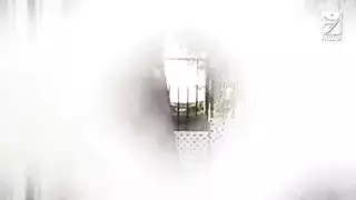 فتاة ليل ساخنة تبتلع الحمولة بعد مص قضيب مكثف