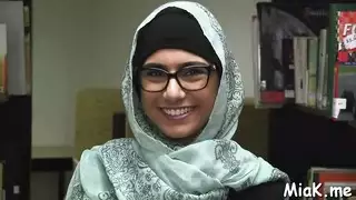 يفضي سائله داخل حبيبته