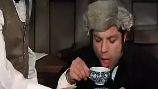 لعب أدوار حار: رجل مسيطر ينيك الخادمة المستسلمة بوضعية الكلب