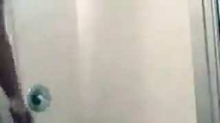 حفلة جنس جماعي مع مخنثين: فعل شرجي وفموي صريح