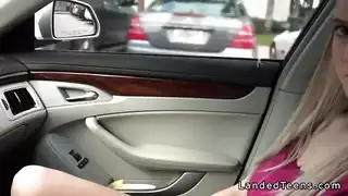 ثلاثي مع شقراء مراهقة: مص عميق وعمل قضيب ضخم