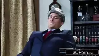 فتاة مغراء ذات أثداء عملاقة تنتشر للإباحية