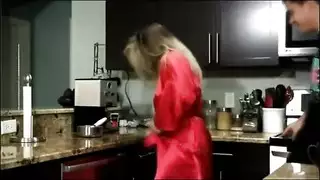 أحر مشاهد زوجة الأب: شرج وجنس فموي