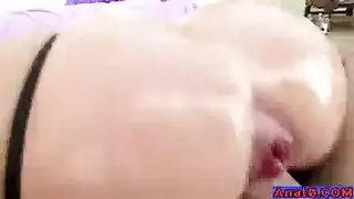 مراهقة آسيوية مشعرة تُضرب في كسها الضيق الرطب