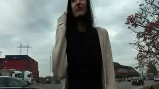 هذه الفتاة تدور حول الممارسة
