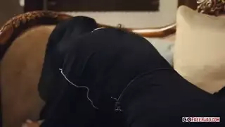 دمية جنسية مصرية يتم تصويرها عارية محتوى إباحي