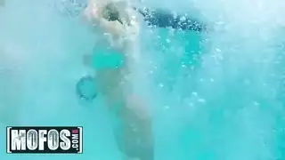 حفلة سكس مثليه: أشد الفتيات إثارة في بينكي