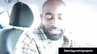 حورية مثيرة تتوق للقضيب وصديقة سارة توفره