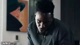 فتيات ناضجات ساخنات ينكتهن قضيب أسود ضخم في جنس جماعي