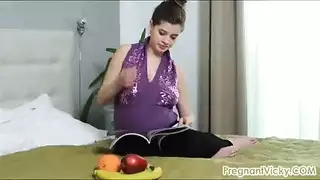 إباحية كلاسيكية: سيدة عجوز تنتحب في كل فتحة