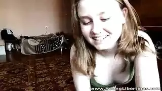 قضيب كبير يضخ نافورة مني ضخمة