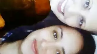 حلم سائق التاكسي: ساندرا تزيف المتعة بينما تدلك عضوه