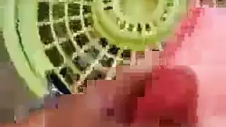 فرج نجم إباحي مطلي بطلاء أحمر