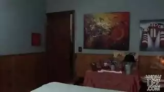 كريستين سكوت محاطة وتُمارس الجنس معها من قبل حشد من الرجال الجائعين