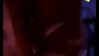 سمراء ساخنة تتخطى العمل لممارسة جنس ثلاثي صريح مع جارتها