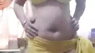 رقص مثير عاري مباشر في وكر دعارة