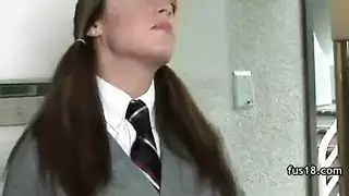 سكس مع الحيوانات: كلب يمارس الجنس بقوة مع فتاة صغيرة في فيلم إباحي