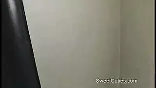 جيلان وقضيب واحد: ابنة العم ووالدتها في علاقة جماعية