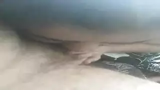لسان صديقي الخبير يلعق مهبلي المبلل حتى النشوة