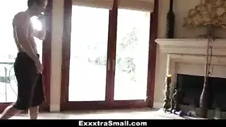 مقلدات نجمات الإباحية: لعبة جنس شرجي ومهبلي بالألعاب